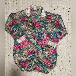 Vintage Victoria Secret m/L silk like night shirt. Floral rose print